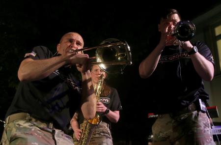 DVE UNIFORMI ENA PESEM 48 FOTO LJUBO VUKELIČ